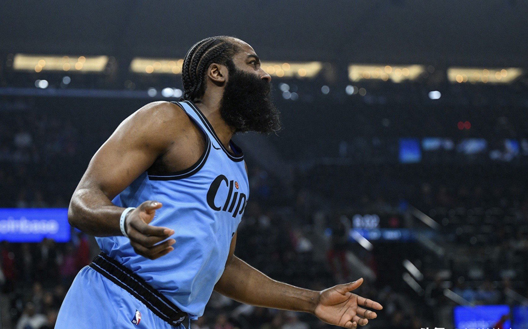 开云体育 -转会期萨克拉门托国王迎来里程碑——NBA常规赛节点到来，气氛紧张，身体对抗强度拉满的简单介绍