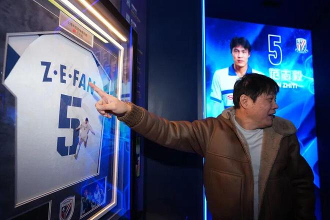 开云体育 -里程碑夜上海申花伤情更新；欧篮联今晚刷纪录；话题不断；更衣室氛围转暖的简单介绍